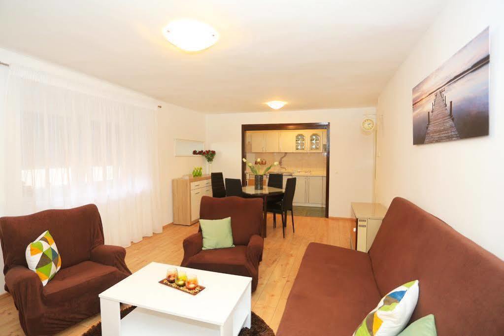 Apartment Ana Arbanasi Zara Esterno foto